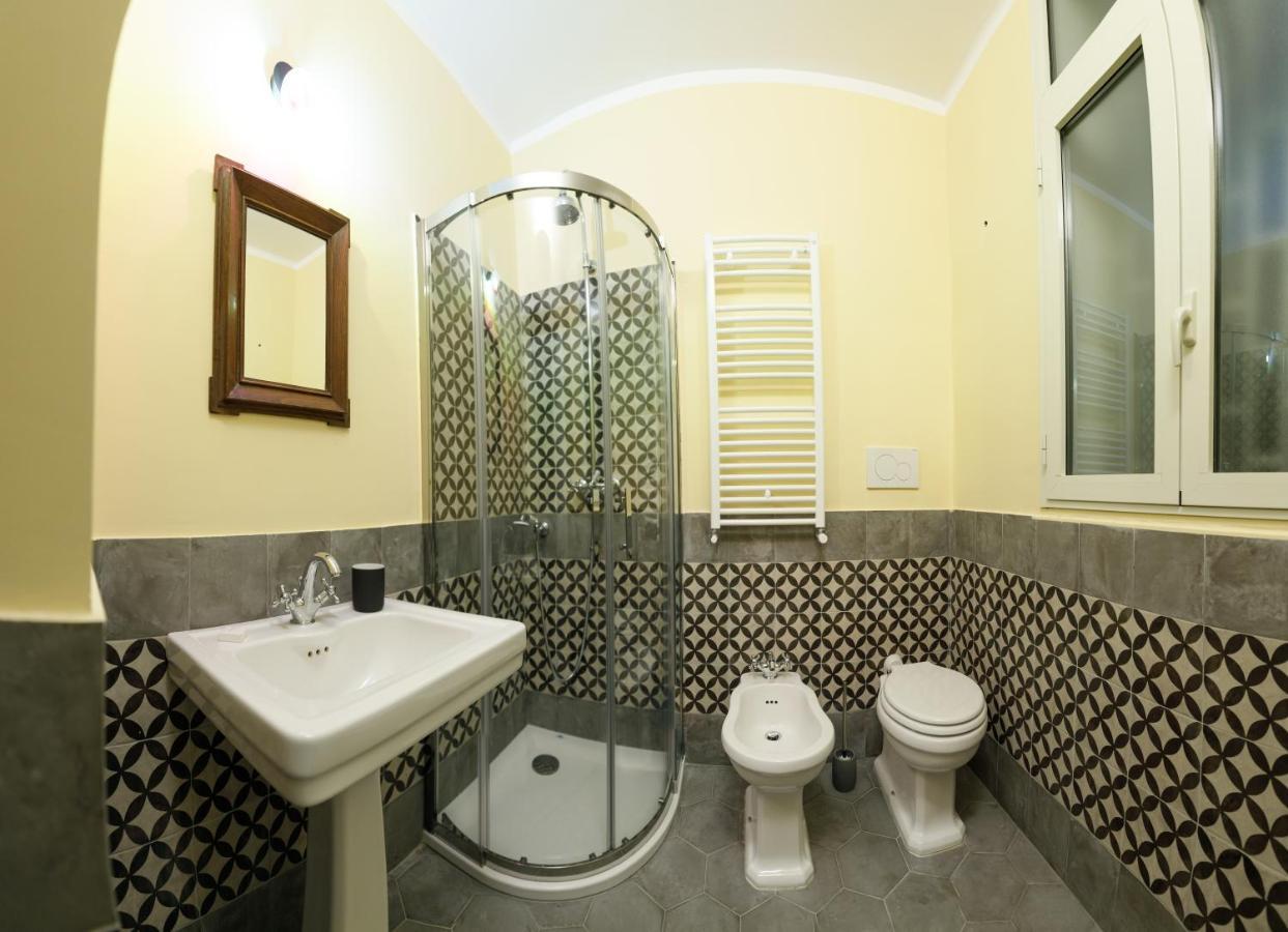 Palazzo Introna Bed & Breakfast Мола ди Бари Екстериор снимка