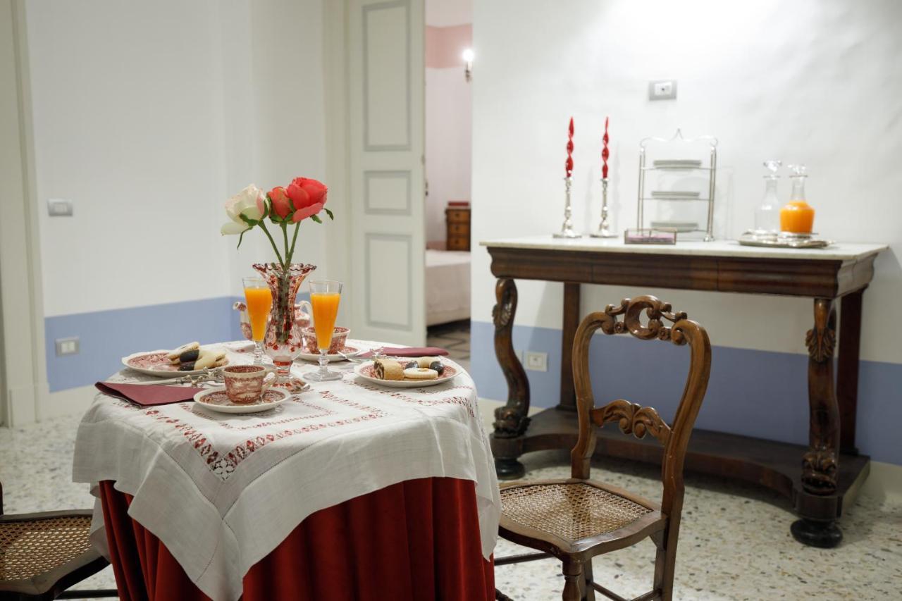 Palazzo Introna Bed & Breakfast Мола ди Бари Екстериор снимка