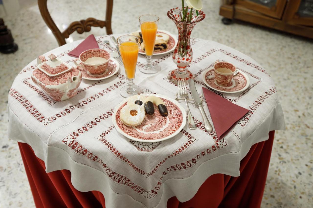 Palazzo Introna Bed & Breakfast Мола ди Бари Екстериор снимка