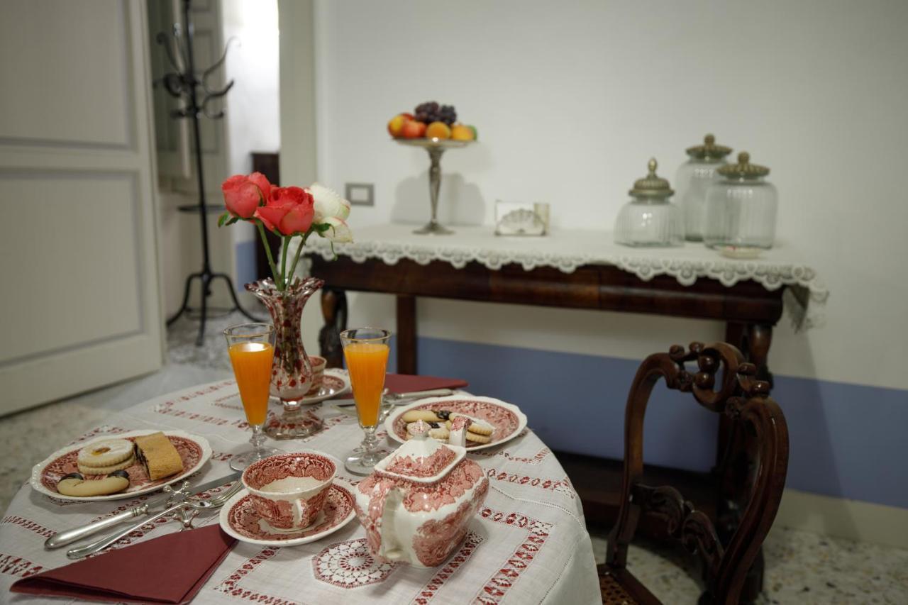 Palazzo Introna Bed & Breakfast Мола ди Бари Екстериор снимка