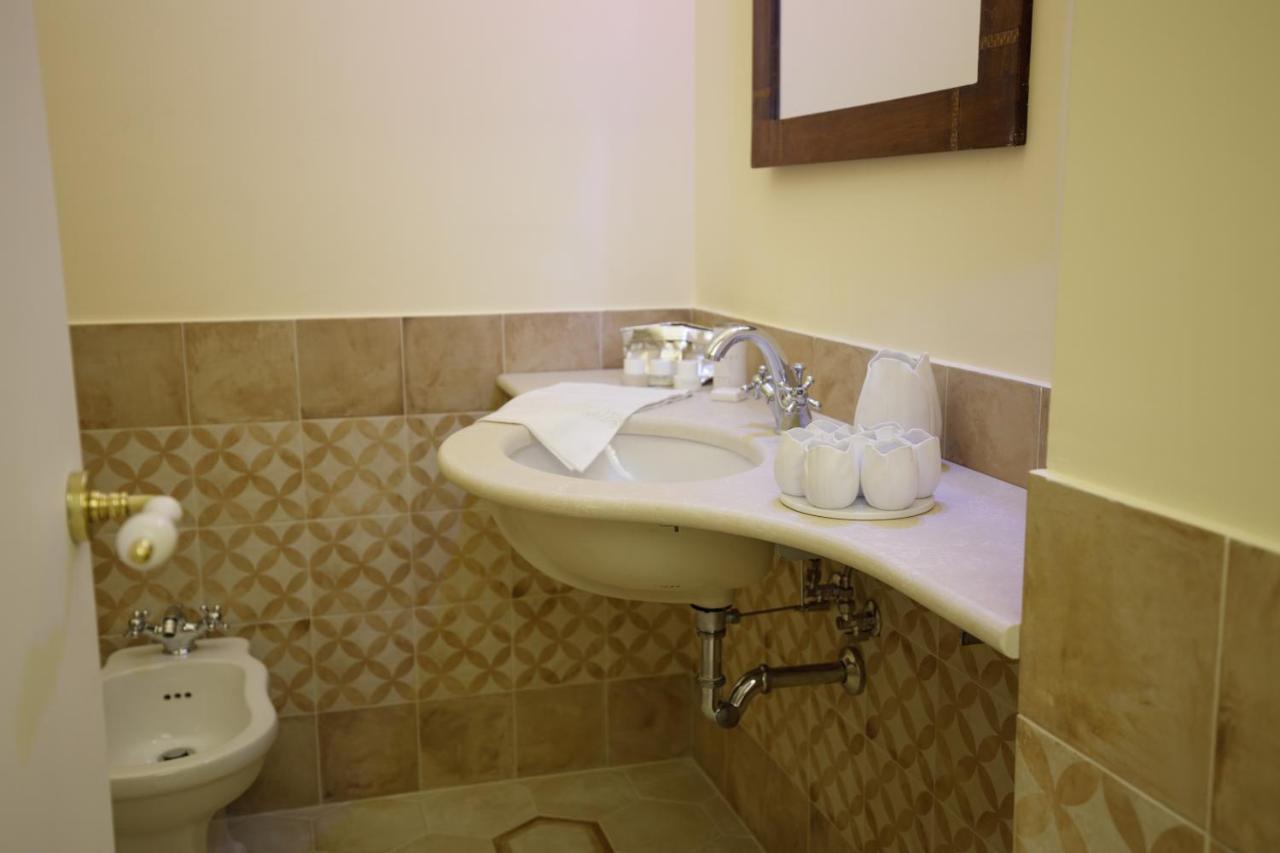 Palazzo Introna Bed & Breakfast Мола ди Бари Екстериор снимка