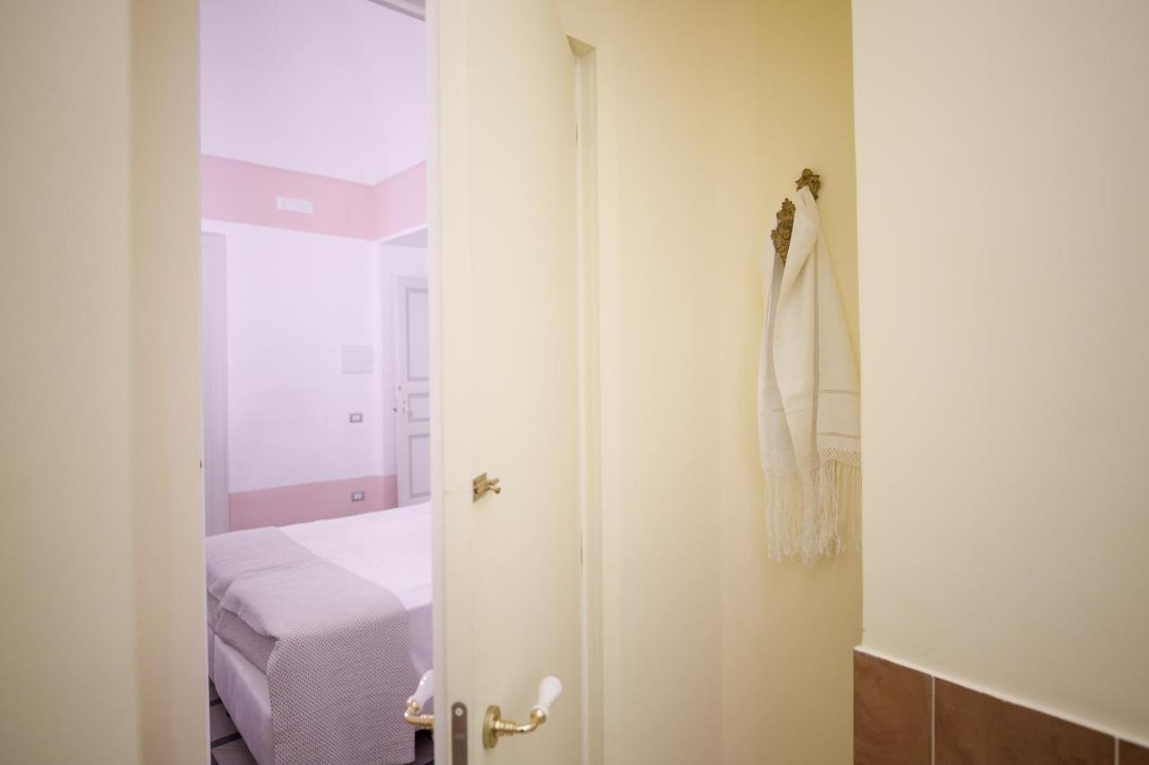 Palazzo Introna Bed & Breakfast Мола ди Бари Екстериор снимка