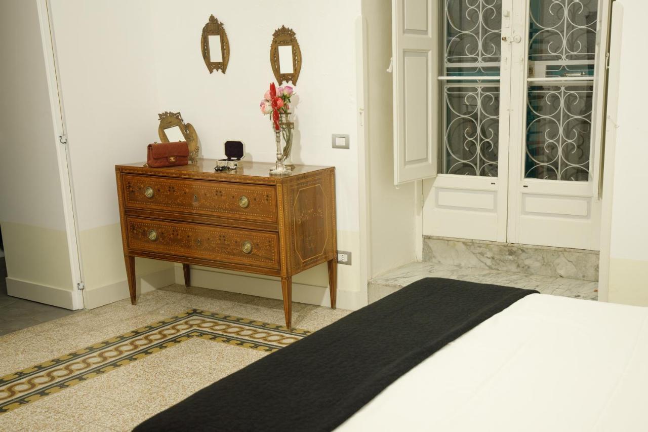 Palazzo Introna Bed & Breakfast Мола ди Бари Екстериор снимка
