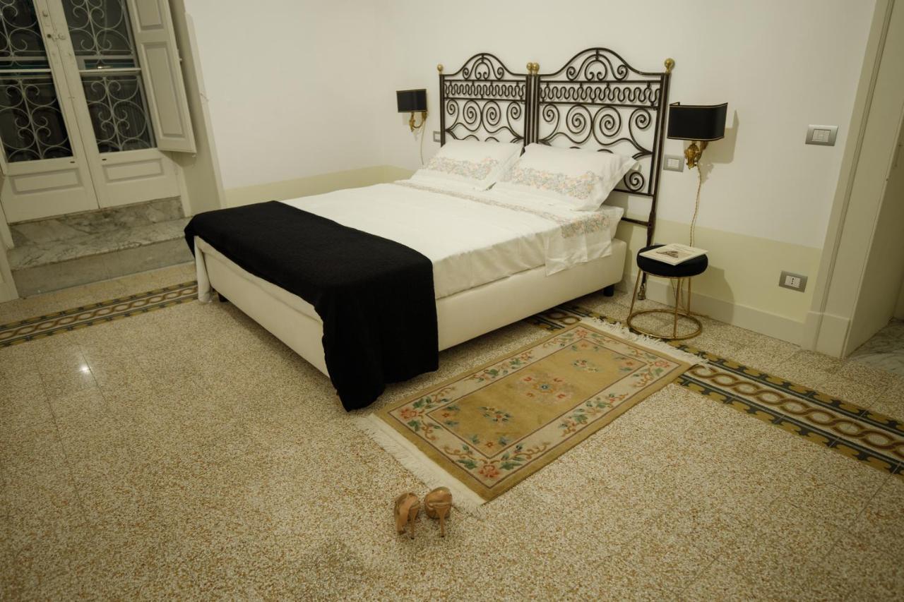 Palazzo Introna Bed & Breakfast Мола ди Бари Екстериор снимка