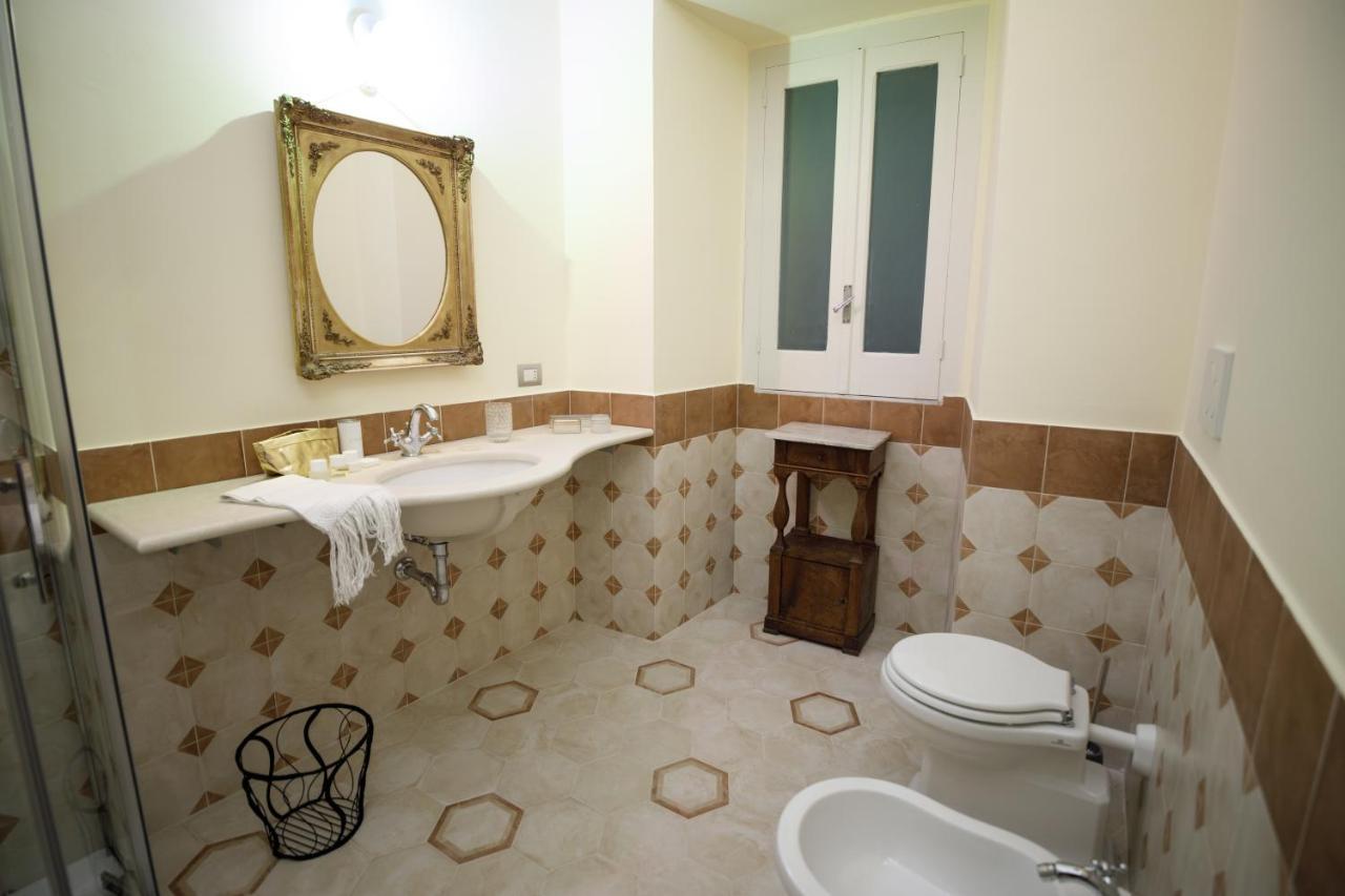 Palazzo Introna Bed & Breakfast Мола ди Бари Екстериор снимка