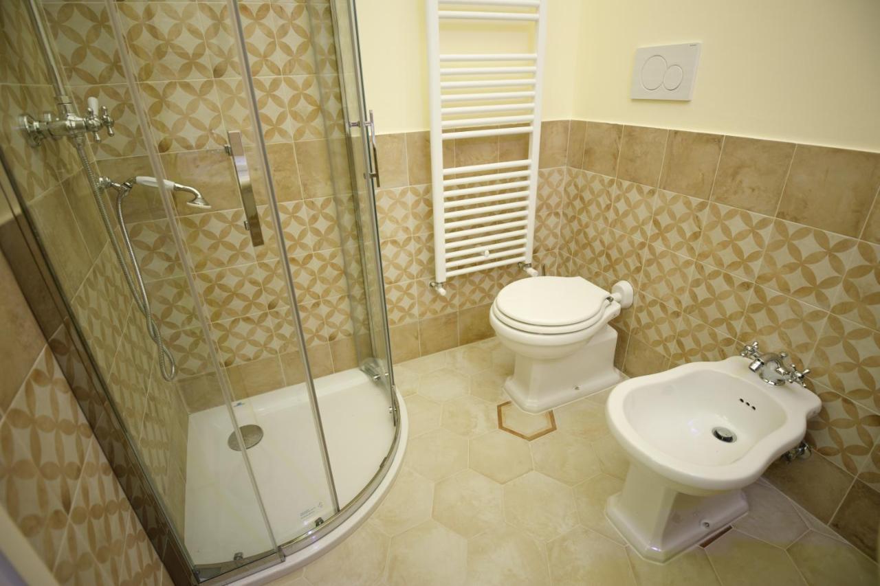 Palazzo Introna Bed & Breakfast Мола ди Бари Екстериор снимка