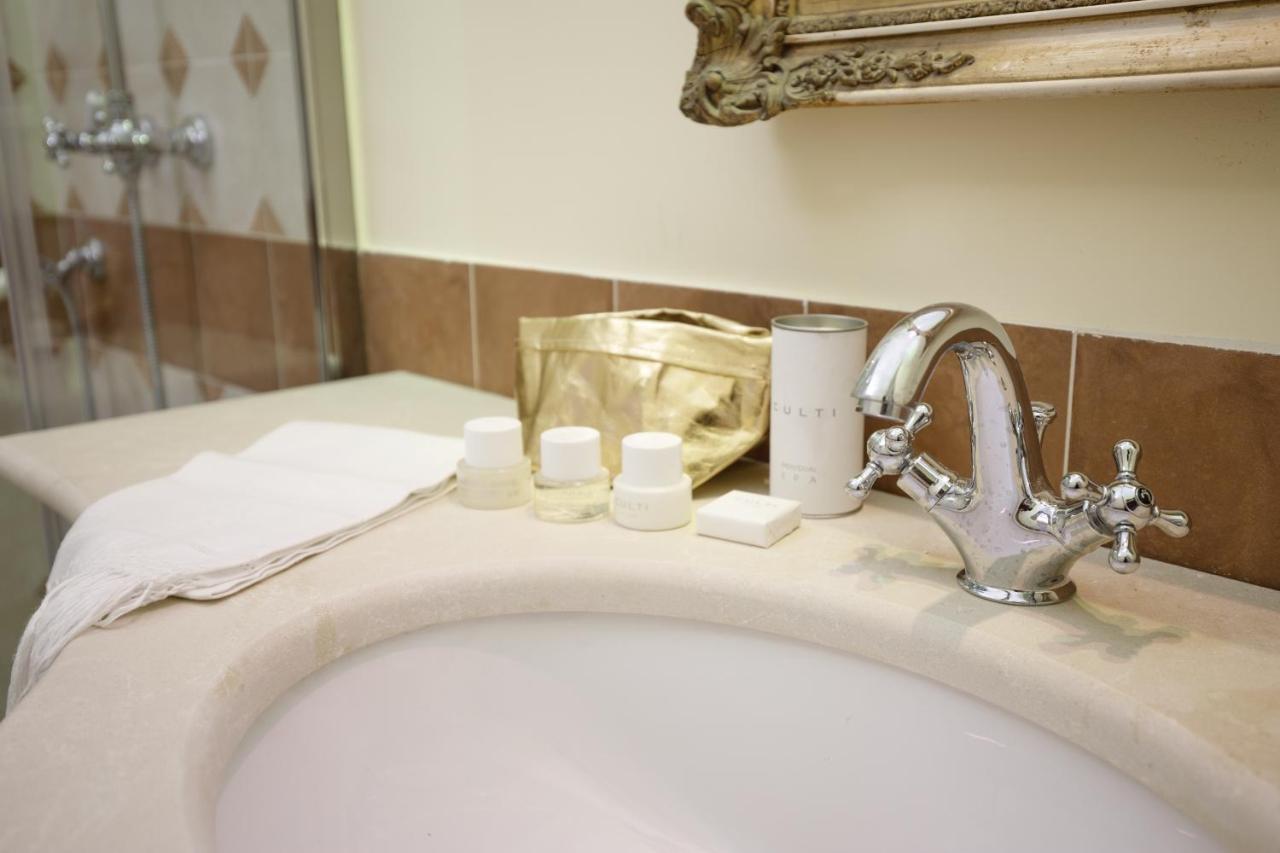 Palazzo Introna Bed & Breakfast Мола ди Бари Екстериор снимка