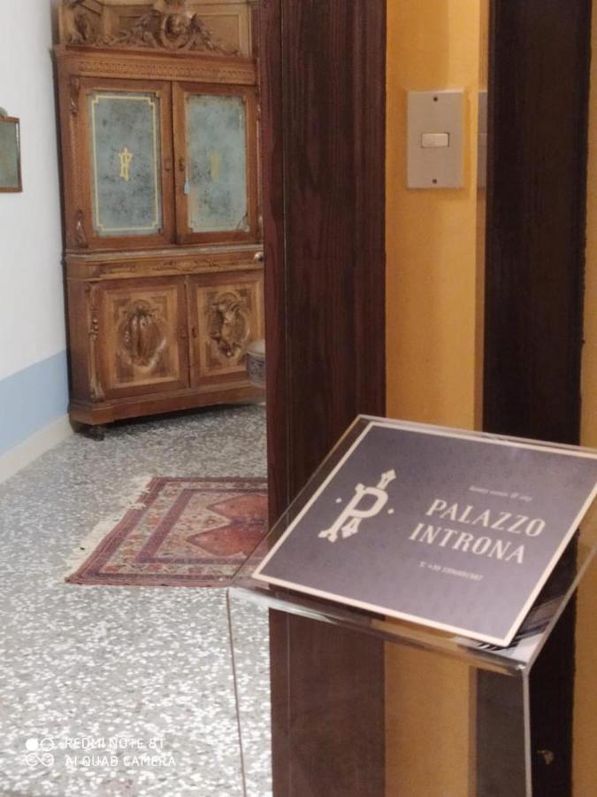 Palazzo Introna Bed & Breakfast Мола ди Бари Екстериор снимка