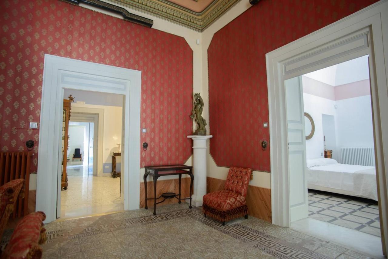 Palazzo Introna Bed & Breakfast Мола ди Бари Екстериор снимка