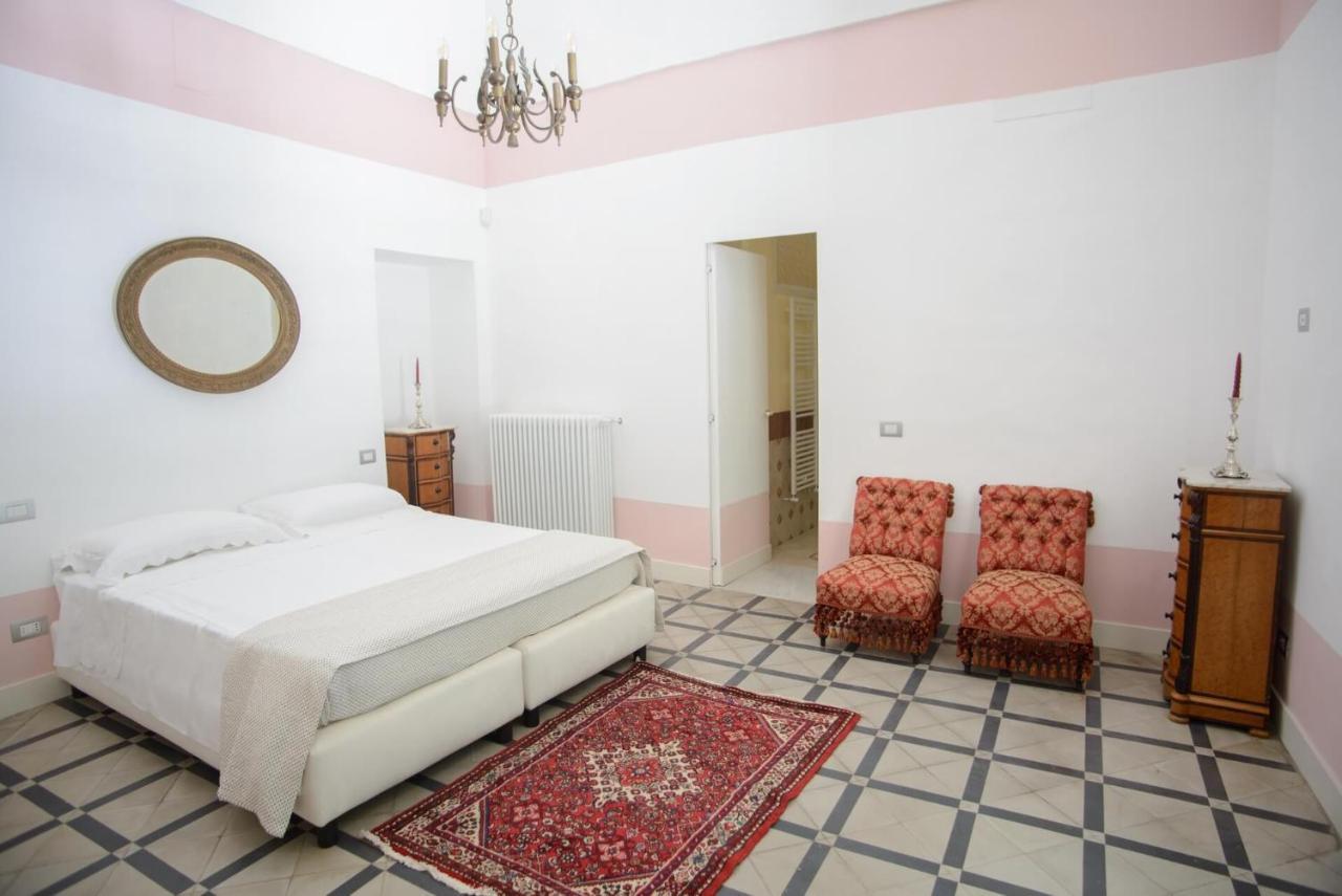 Palazzo Introna Bed & Breakfast Мола ди Бари Екстериор снимка