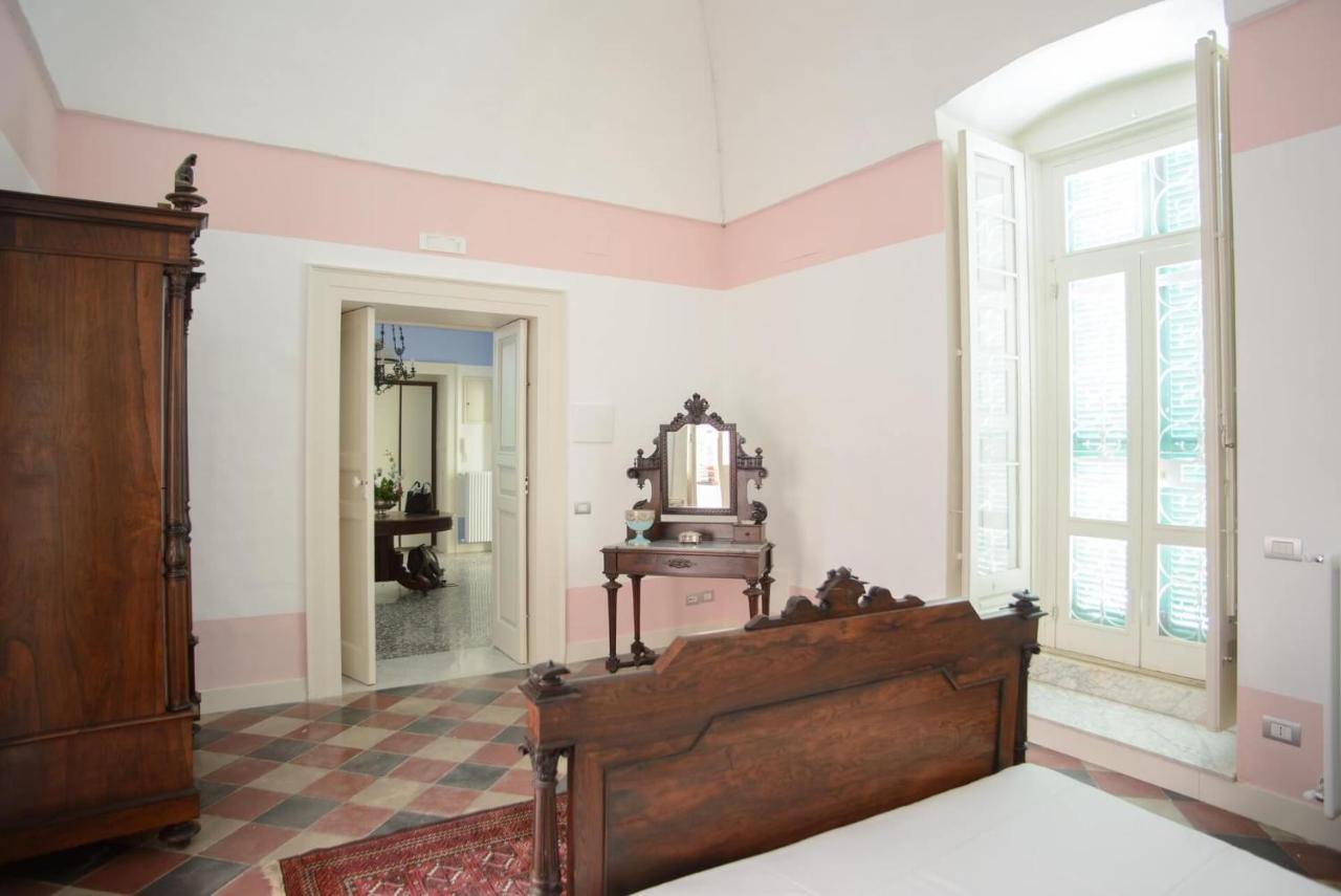 Palazzo Introna Bed & Breakfast Мола ди Бари Екстериор снимка