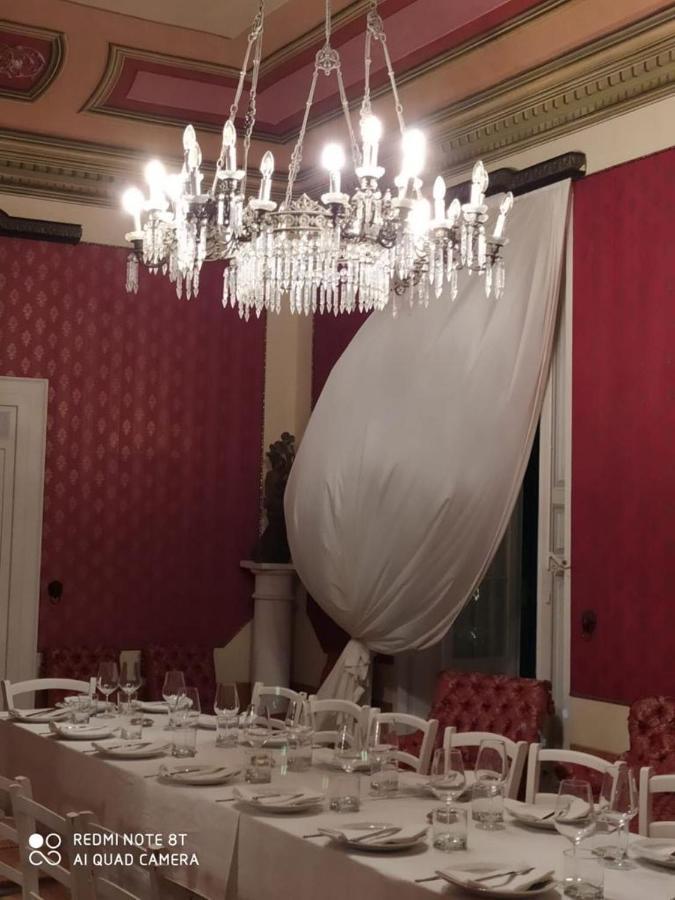Palazzo Introna Bed & Breakfast Мола ди Бари Екстериор снимка