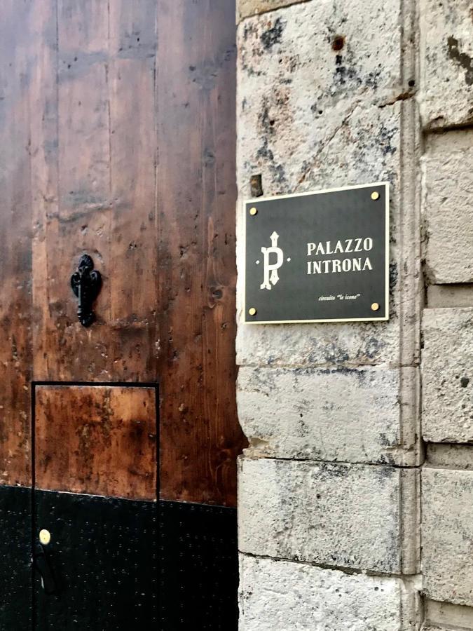 Palazzo Introna Bed & Breakfast Мола ди Бари Екстериор снимка