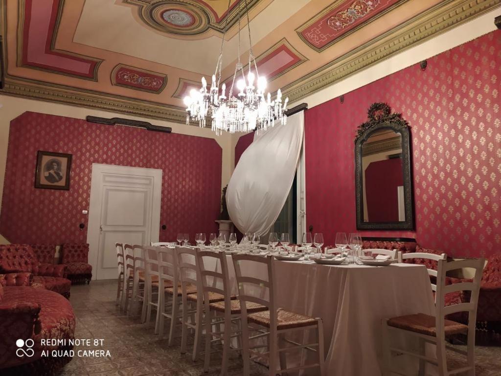 Palazzo Introna Bed & Breakfast Мола ди Бари Екстериор снимка