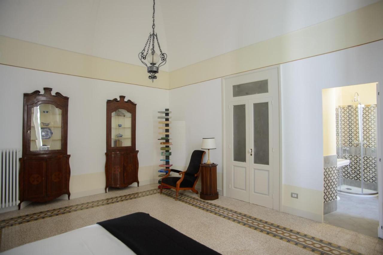 Palazzo Introna Bed & Breakfast Мола ди Бари Екстериор снимка